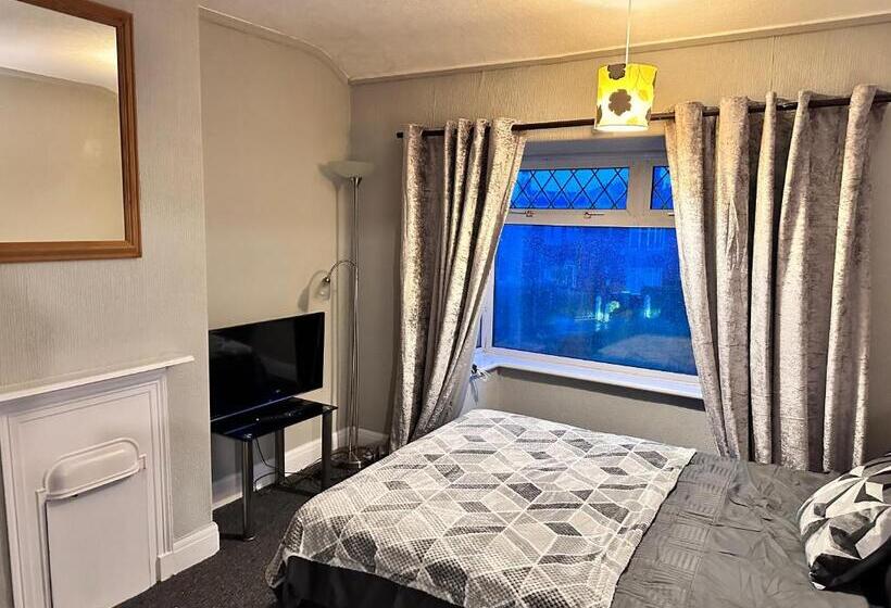 اتاق استاندارد با سرویس بهداشتی مشترک, Preston S Long Stay Accommodation