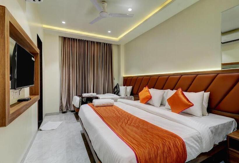 豪华三人间, Archith