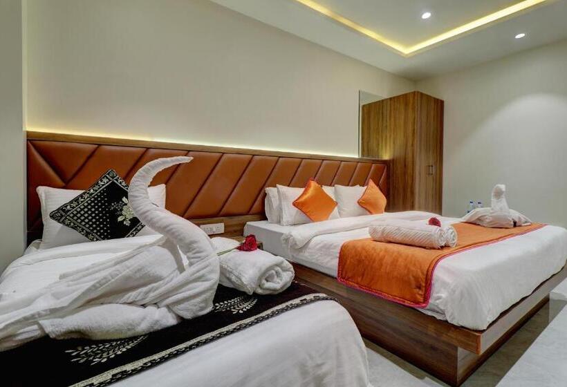 豪华三人间, Archith