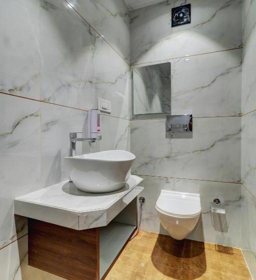 豪华三人间, Archith