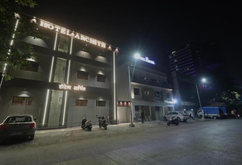 带大床的复式套间, Archith