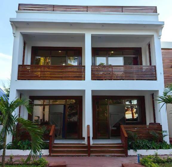 اتاق استاندارد با چشم‌انداز استخر, Blue Tides Hotel & Restaurant