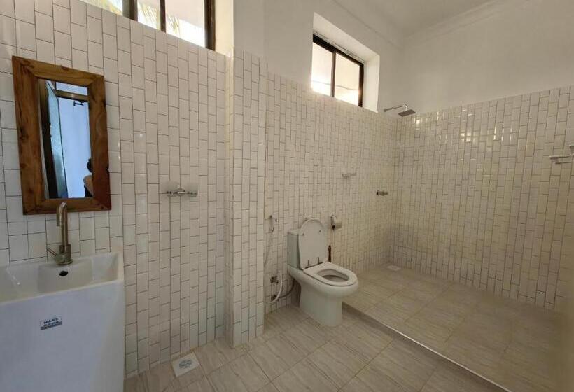 Номер Стандарт Вид на Бассейн, Blue Tides Hotel & Restaurant