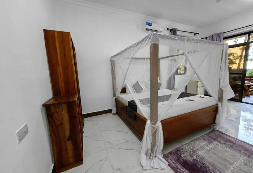 اتاق استاندارد با چشم‌انداز استخر, Blue Tides Hotel & Restaurant