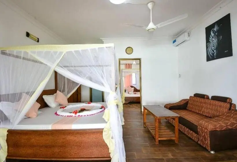 اتاق خانوادگی با چشم‌انداز دریا, Blue Tides Hotel & Restaurant