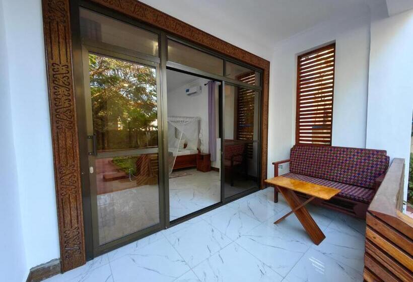 Номер Стандарт Вид на Бассейн, Blue Tides Hotel & Restaurant