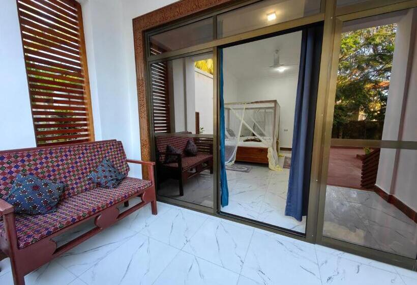 Номер Стандарт Вид на Бассейн, Blue Tides Hotel & Restaurant