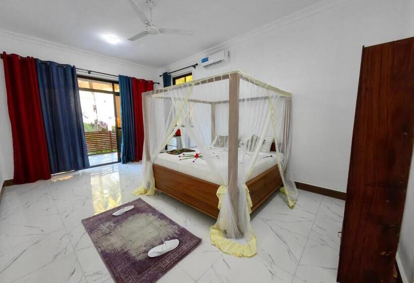 Номер Стандарт Вид на Бассейн, Blue Tides Hotel & Restaurant