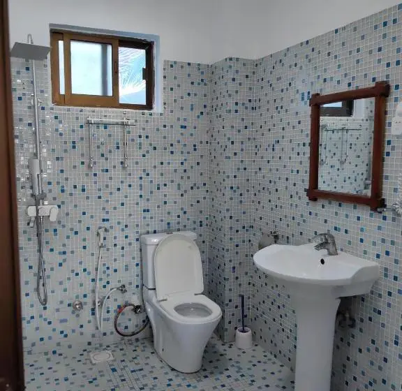 اتاق خانوادگی با چشم‌انداز دریا, Blue Tides Hotel & Restaurant