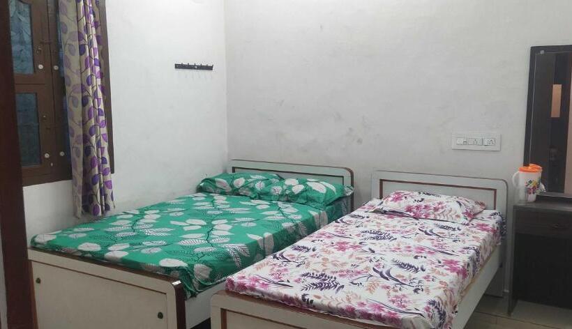 トリプルクラシックルーム, Oyo Flagship Sk Lodge