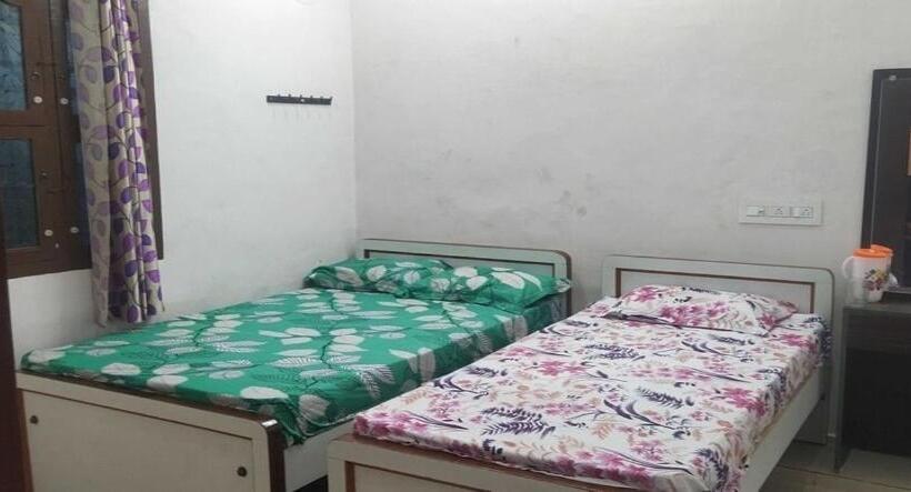 トリプルクラシックルーム, Oyo Flagship Sk Lodge