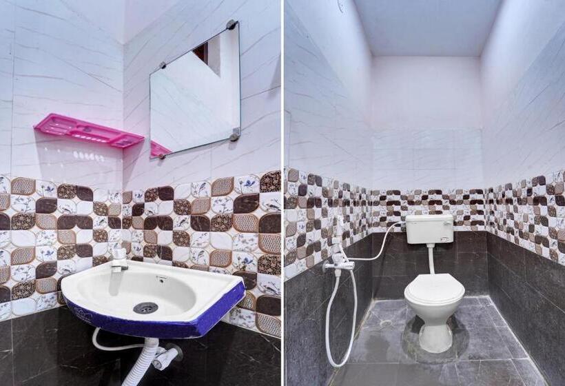 トリプルクラシックルーム, Oyo Flagship Sk Lodge