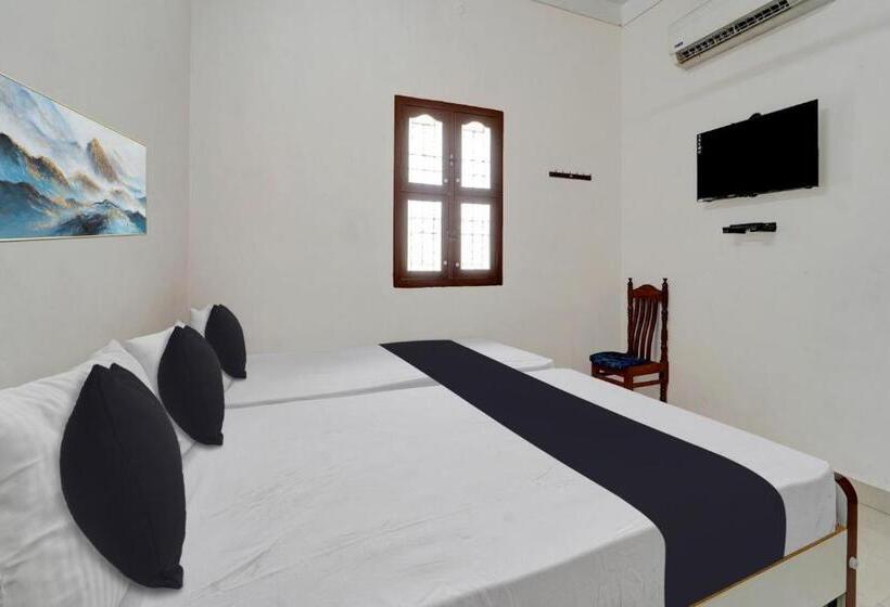 トリプルクラシックルーム, Oyo Flagship Sk Lodge