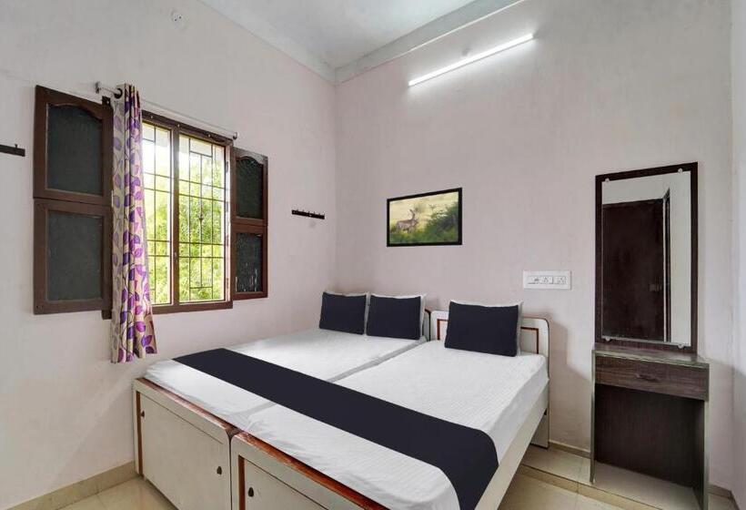 デラックストリプルルーム, Oyo Flagship Sk Lodge