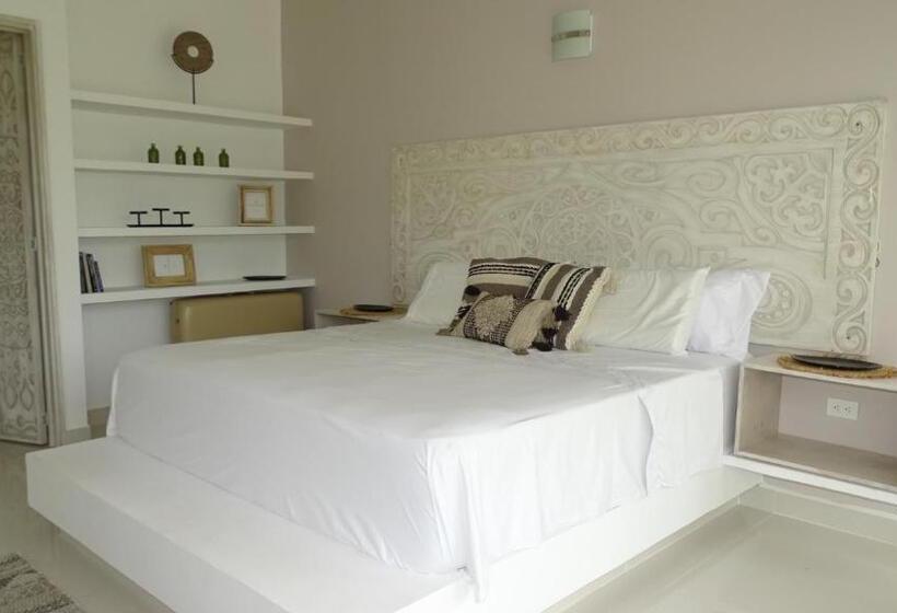 شقة غرفة واحدة, Selva Serena