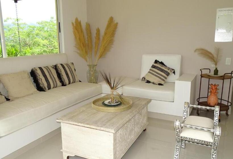 شقة غرفة واحدة, Selva Serena