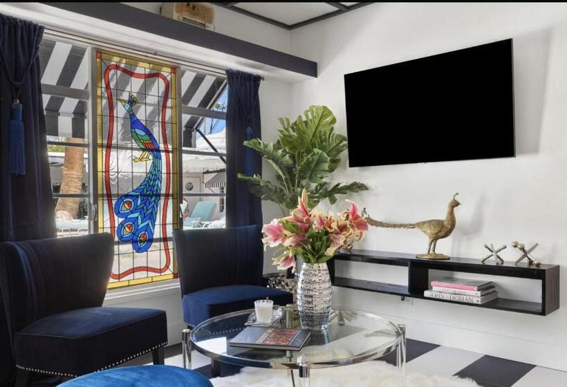 جناح ديلوكس سرير كينج, The Honeymoon Suite  King Of Rock N  Roll