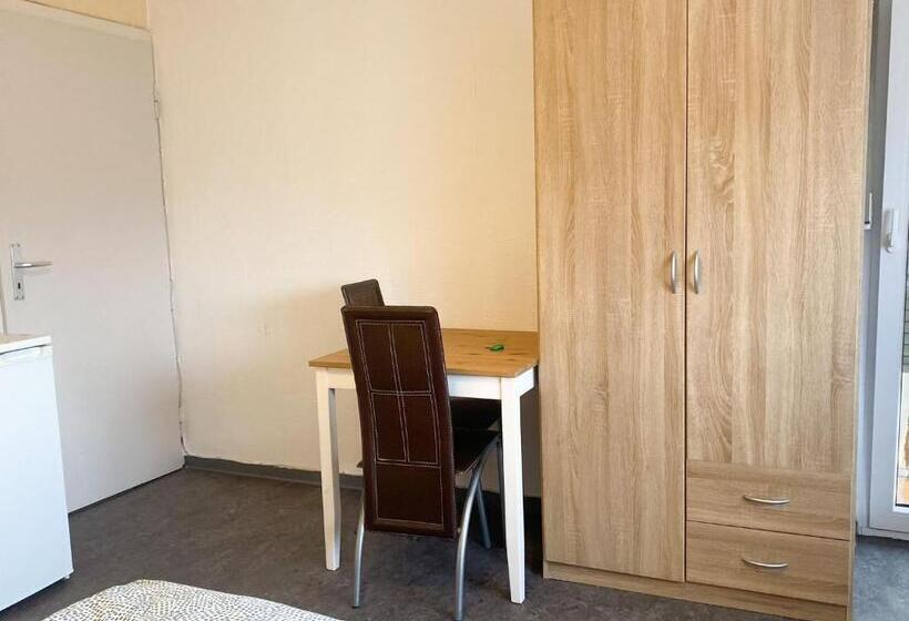 스탠다드 룸 공동 욕실, Monteurpension Monika