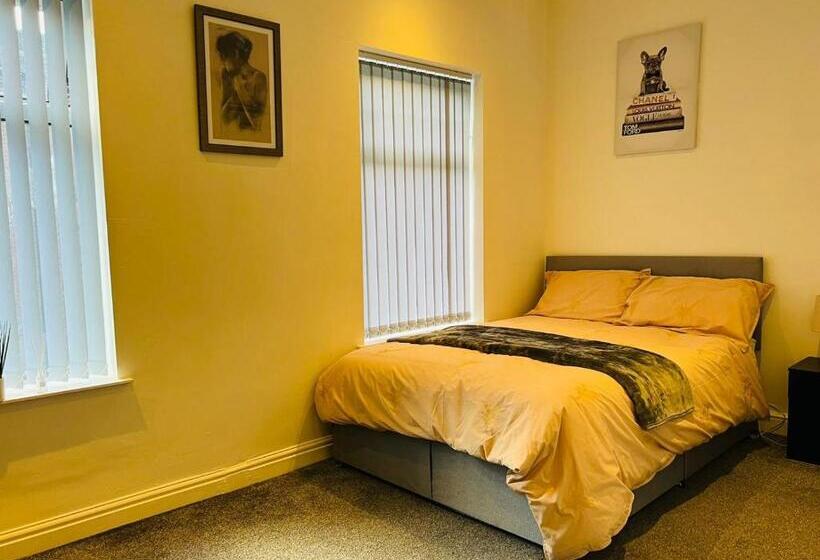 スタンダードルーム, Luxury Double & Single Rooms With En Suite Private Bathroom In City Centre Stoke On Trent