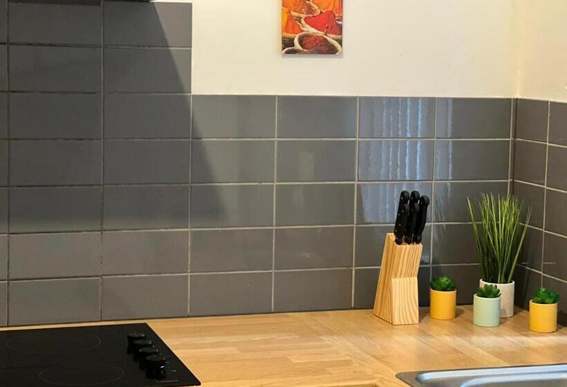 スタンダードシングルルーム, Luxury Double & Single Rooms With En Suite Private Bathroom In City Centre Stoke On Trent