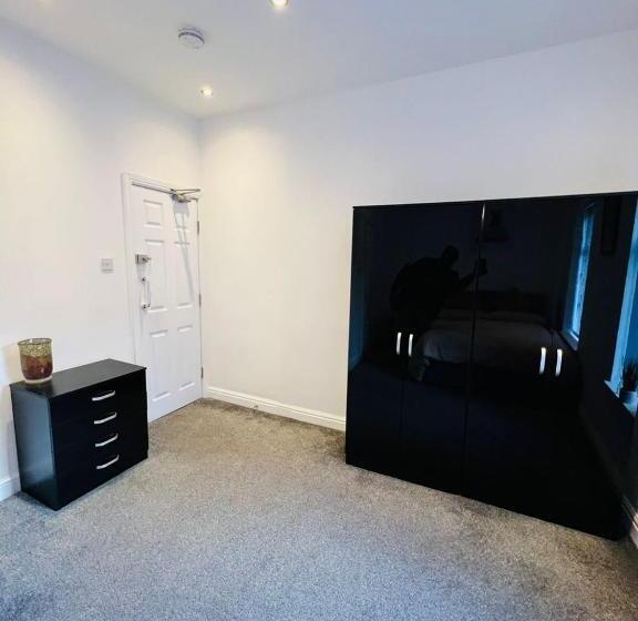スタンダードシングルルーム, Luxury Double & Single Rooms With En Suite Private Bathroom In City Centre Stoke On Trent