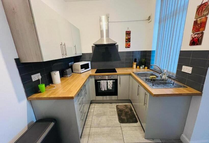 スタンダードシングルルーム, Luxury Double & Single Rooms With En Suite Private Bathroom In City Centre Stoke On Trent