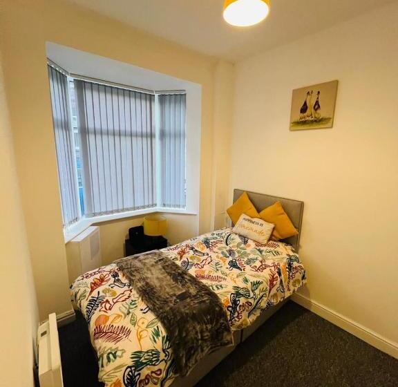 スタンダードシングルルーム, Luxury Double & Single Rooms With En Suite Private Bathroom In City Centre Stoke On Trent