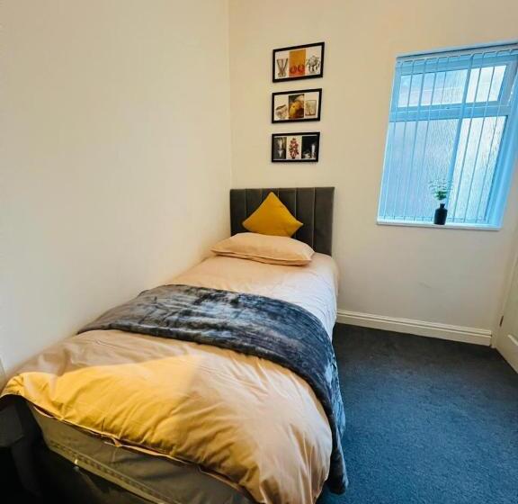 スタンダードシングルルーム, Luxury Double & Single Rooms With En Suite Private Bathroom In City Centre Stoke On Trent