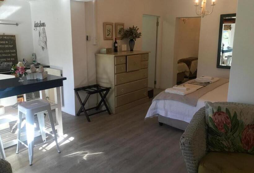 اتاق استاندارد چهارنفره با چشمانداز باغ, In The Vine Country Manor Guesthouse