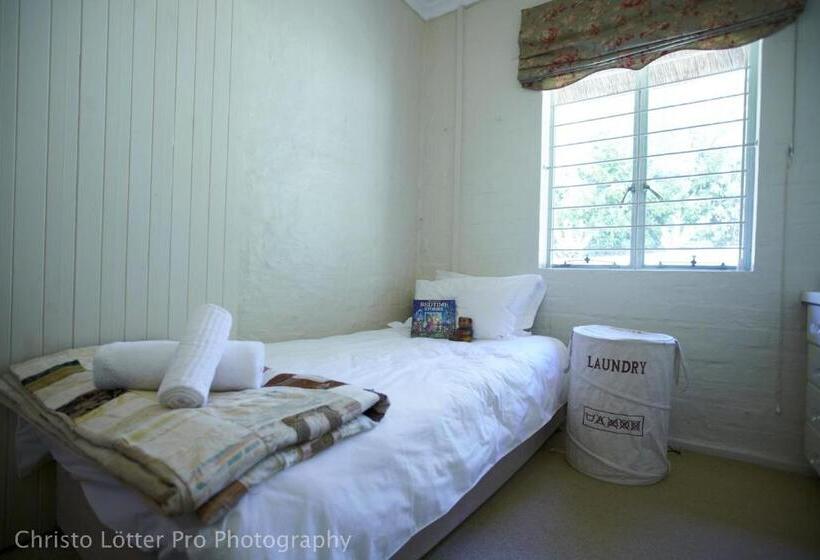 اتاق استاندارد چهارنفره با چشم‌انداز باغ, In The Vine Country Manor Guesthouse