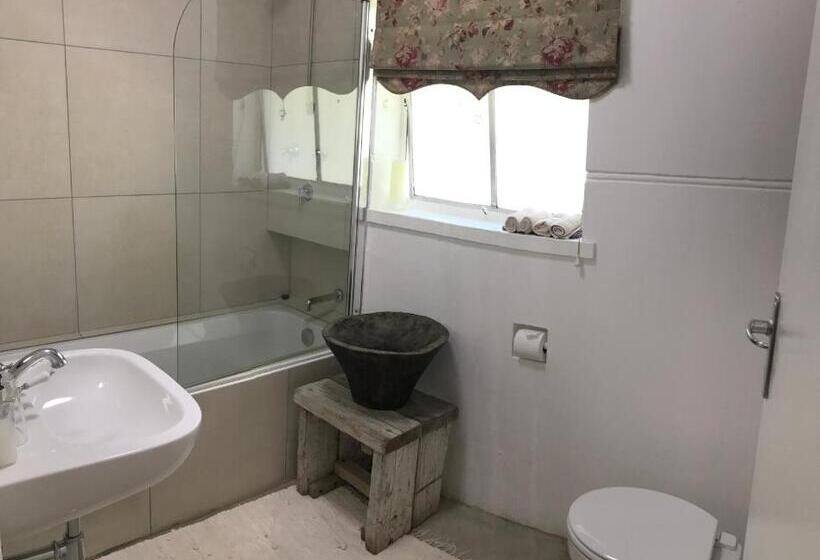 اتاق استاندارد چهارنفره با چشمانداز باغ, In The Vine Country Manor Guesthouse