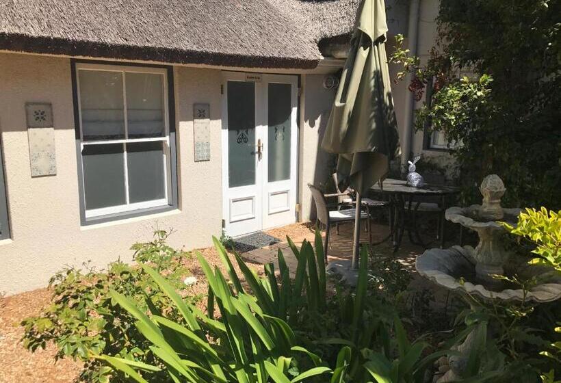 اتاق استاندارد چهارنفره با چشمانداز باغ, In The Vine Country Manor Guesthouse