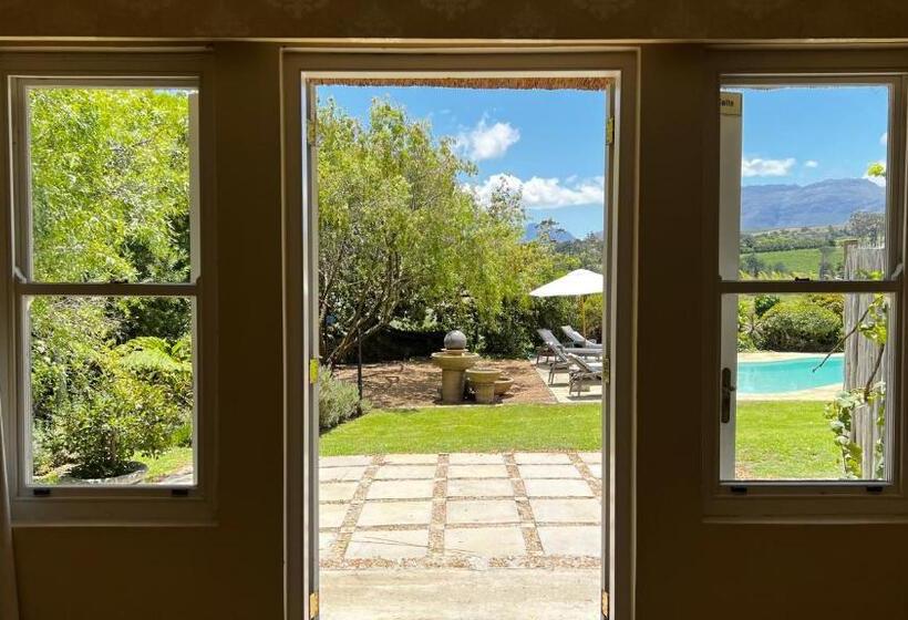 اتاق استاندارد با چشمانداز استخر, In The Vine Country Manor Guesthouse