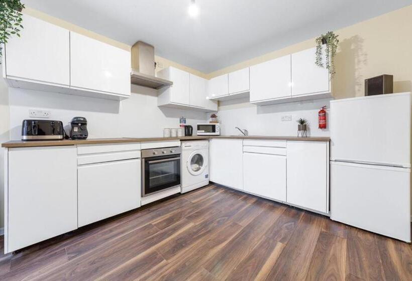 带共用浴室的标准房间, Isleworth Stays Tw7