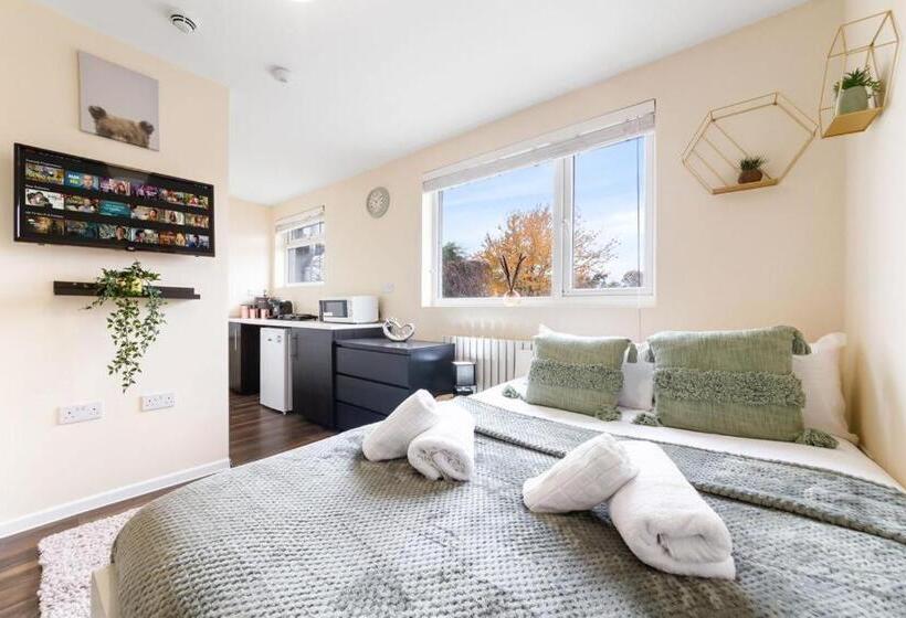 标准间, Isleworth Stays Tw7