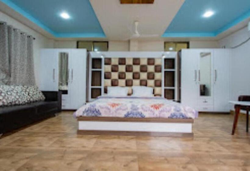 חדר דחוקס עם מיטת קינג, Radiant Club And Resort Maibakhul