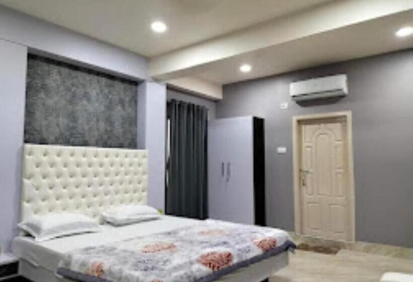 חדר דחוקס עם מיטת קינג, Radiant Club And Resort Maibakhul