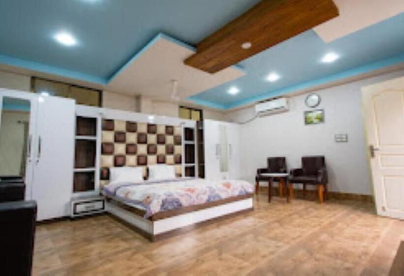 חדר דחוקס עם מיטת קינג, Radiant Club And Resort Maibakhul