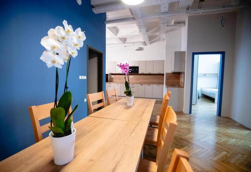 اتاق استاندارد چهارنفره با سرویس بهداشتی مشترک, Cafdorm