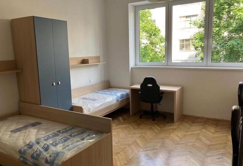 اتاق استاندارد چهارنفره با سرویس بهداشتی مشترک, Cafdorm