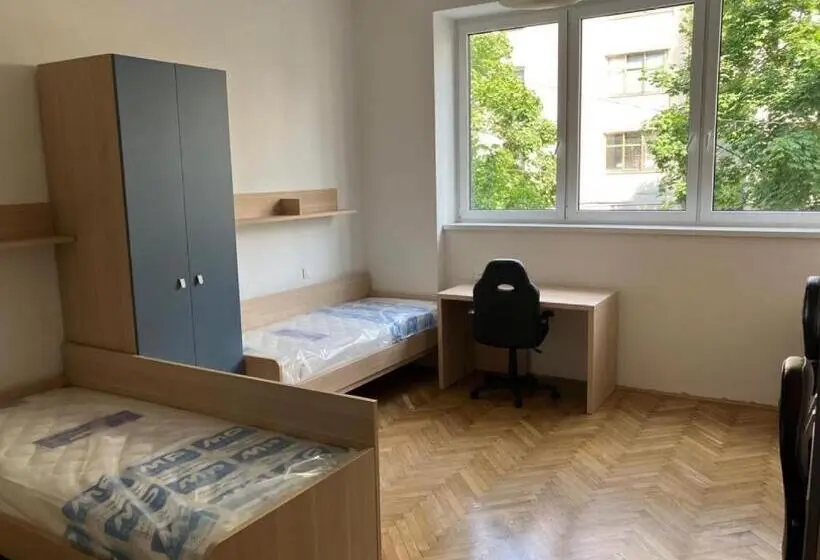 اتاق استاندارد چهارنفره با سرویس بهداشتی مشترک, Cafdorm