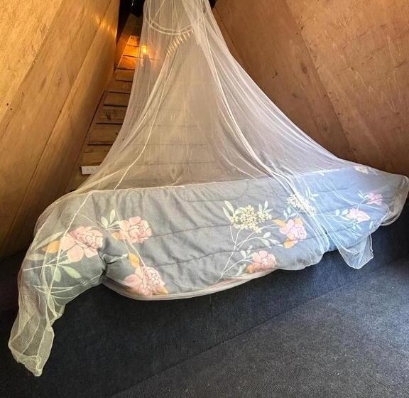 Standard Tent, Woodhouse By Bob