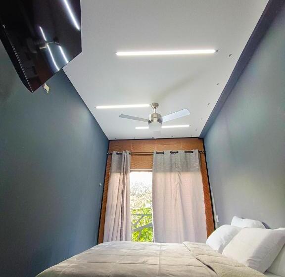 スタンダードルーム, Art District