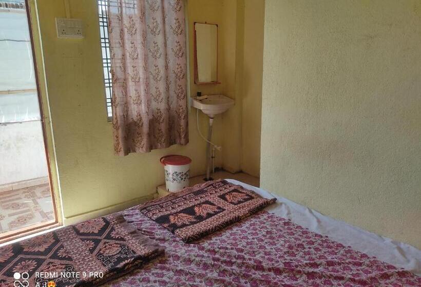 Ortak Banyolu Standart Oda, Shree Lodge