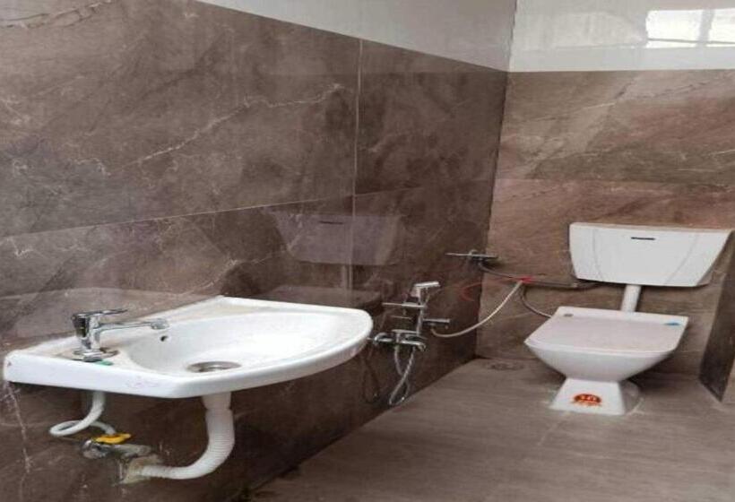 트리플 클래식 룸, Oyo Amargarh Valley Resort