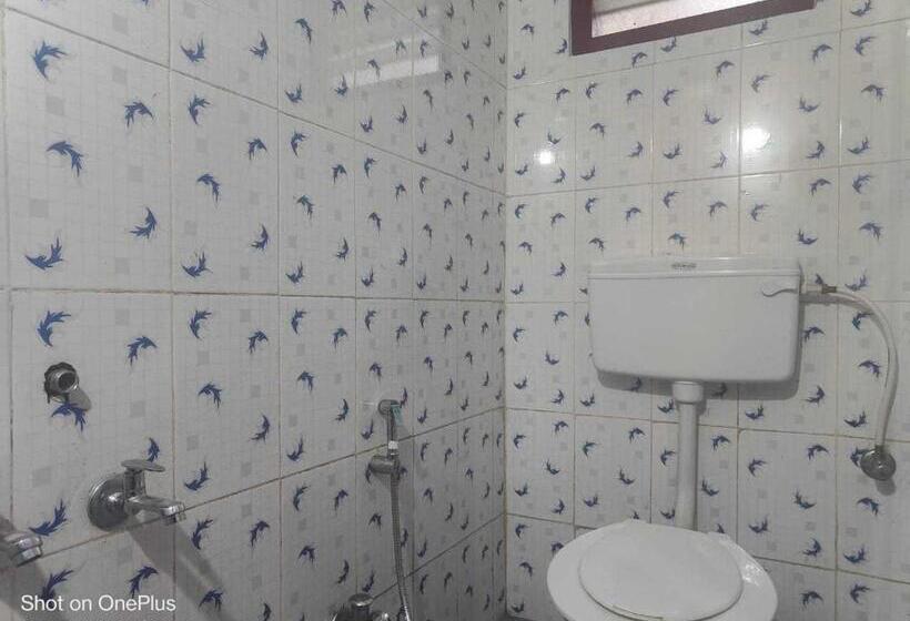 Quarto Triplo Clássico, Oyo Flagship Ding Dong Residency