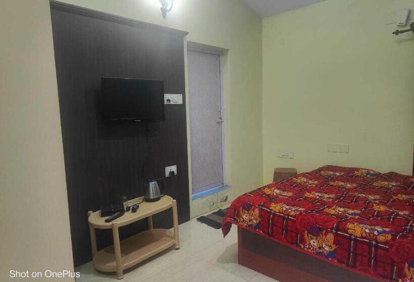 Quarto Triplo Clássico, Oyo Flagship Ding Dong Residency