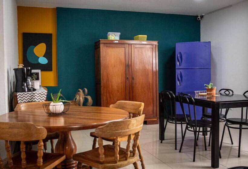 浴室共有スタンダード４人用ルーム, Lolas Hostal, Habitacion Exclusiva Para Mujeres, 2 Camarotes, Precio Por Cama