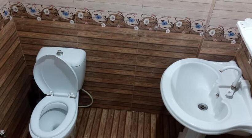 اتاق استاندارد, Inn Gulistan E Jhour