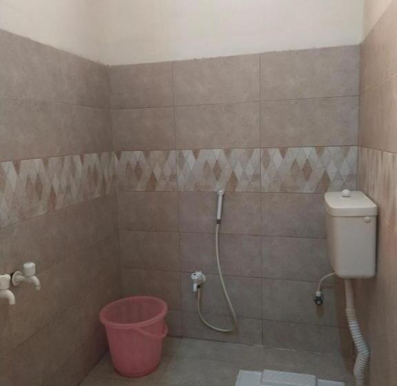 اتاق استاندارد یک نفره, Inn Gulistan E Jhour